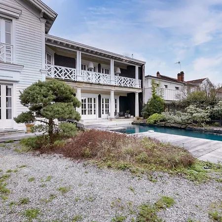 Gasthuis Very Beautiful Family House With Pool